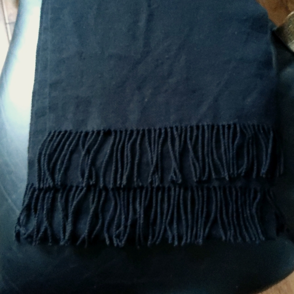 🧣NWOT🧣Cashmere/Silk Black Scarf With Fringe